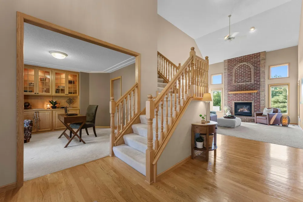 3685 Commonwealth Road Woodbury, MN 55125