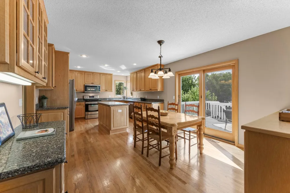 3685 Commonwealth Road Woodbury, MN 55125