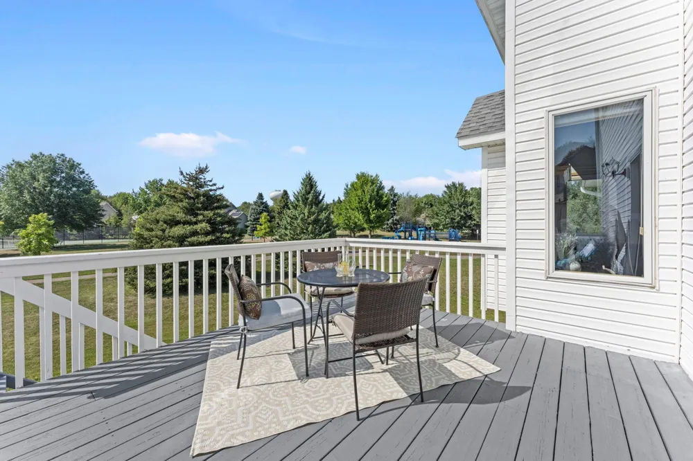 3685 Commonwealth Road Woodbury, MN 55125