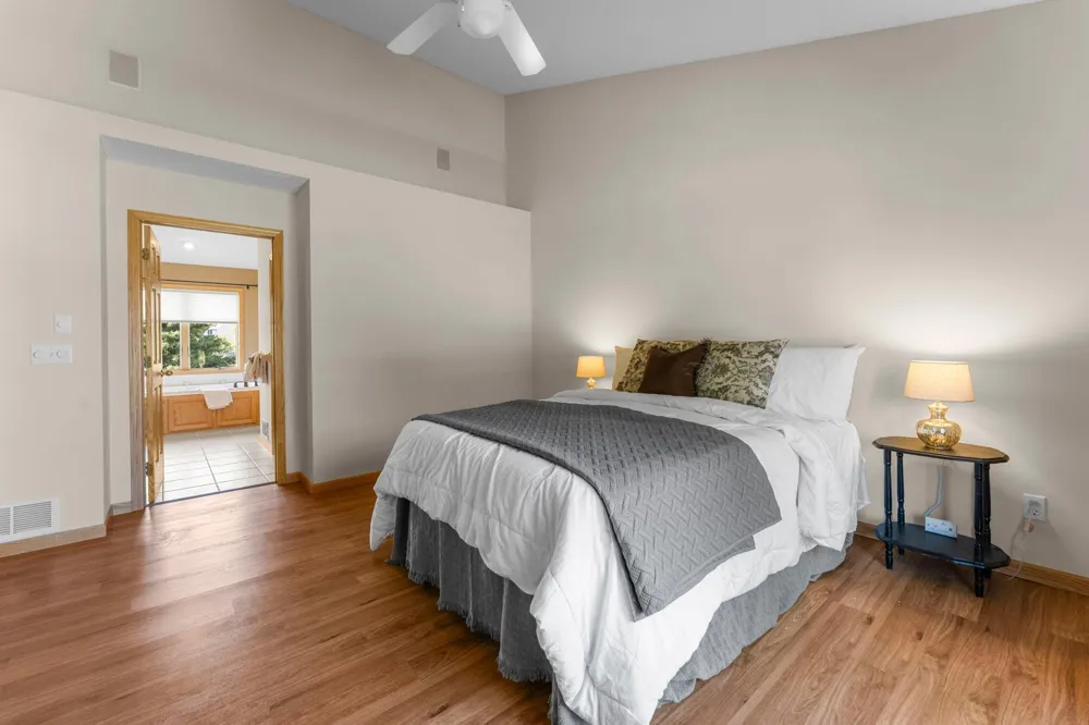 3685 Commonwealth Road Woodbury, MN 55125