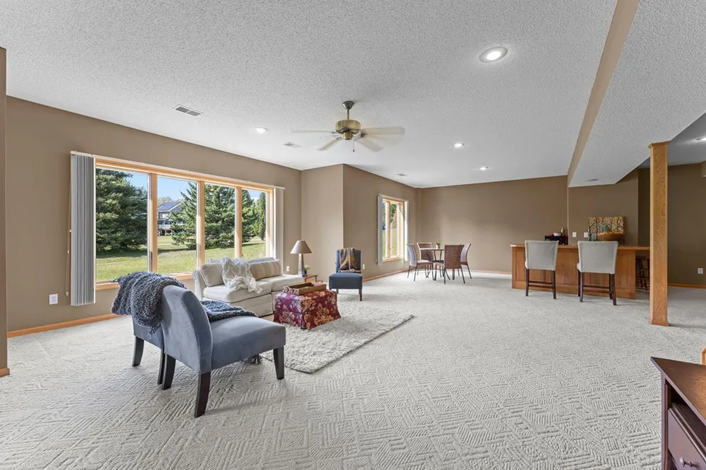 3685 Commonwealth Road Woodbury, MN 55125