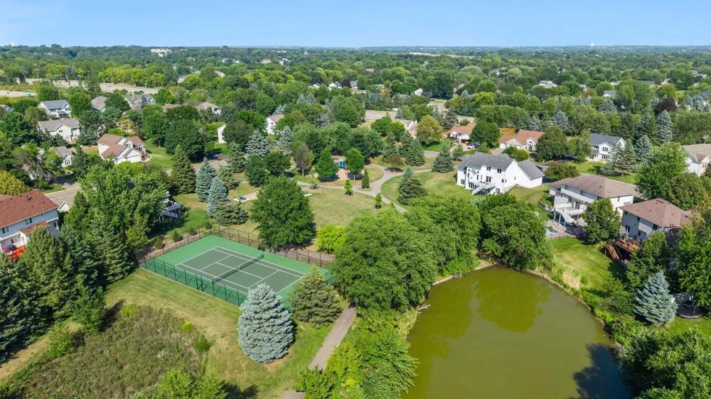 3685 Commonwealth Road Woodbury, MN 55125