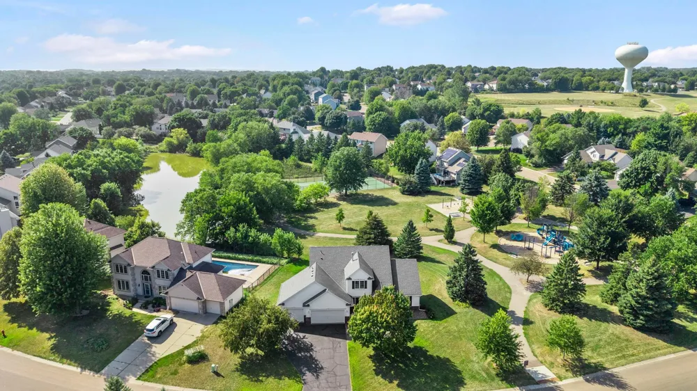 3685 Commonwealth Road Woodbury, MN 55125