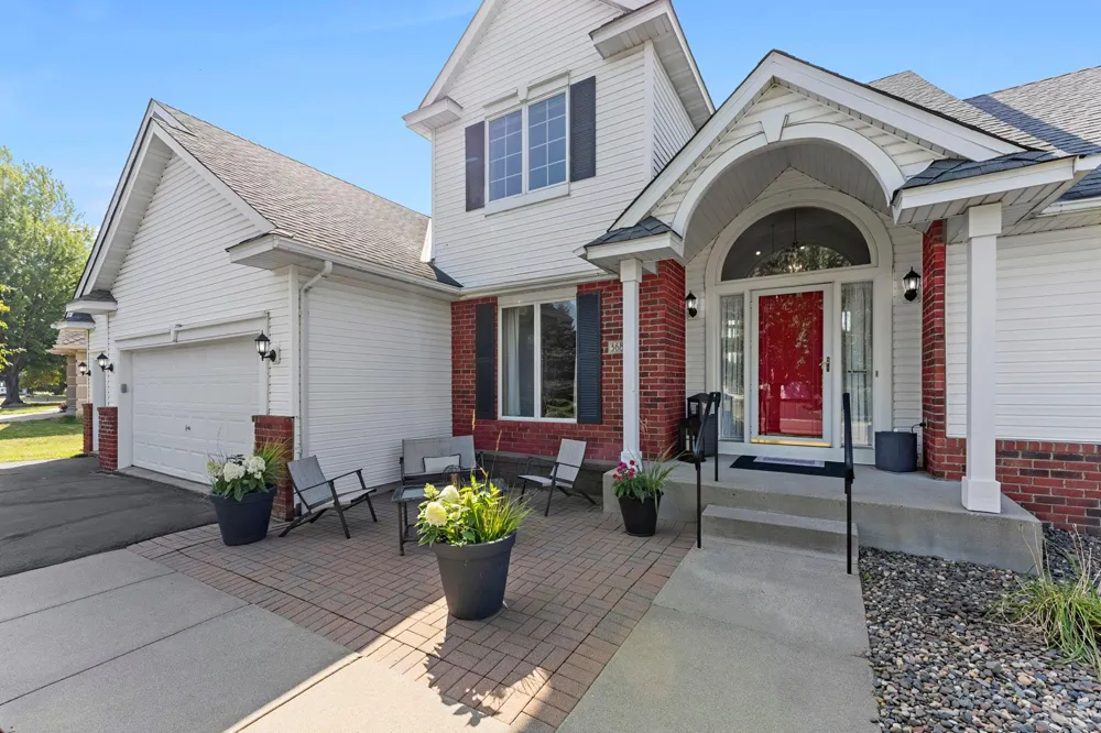 3685 Commonwealth Road Woodbury, MN 55125