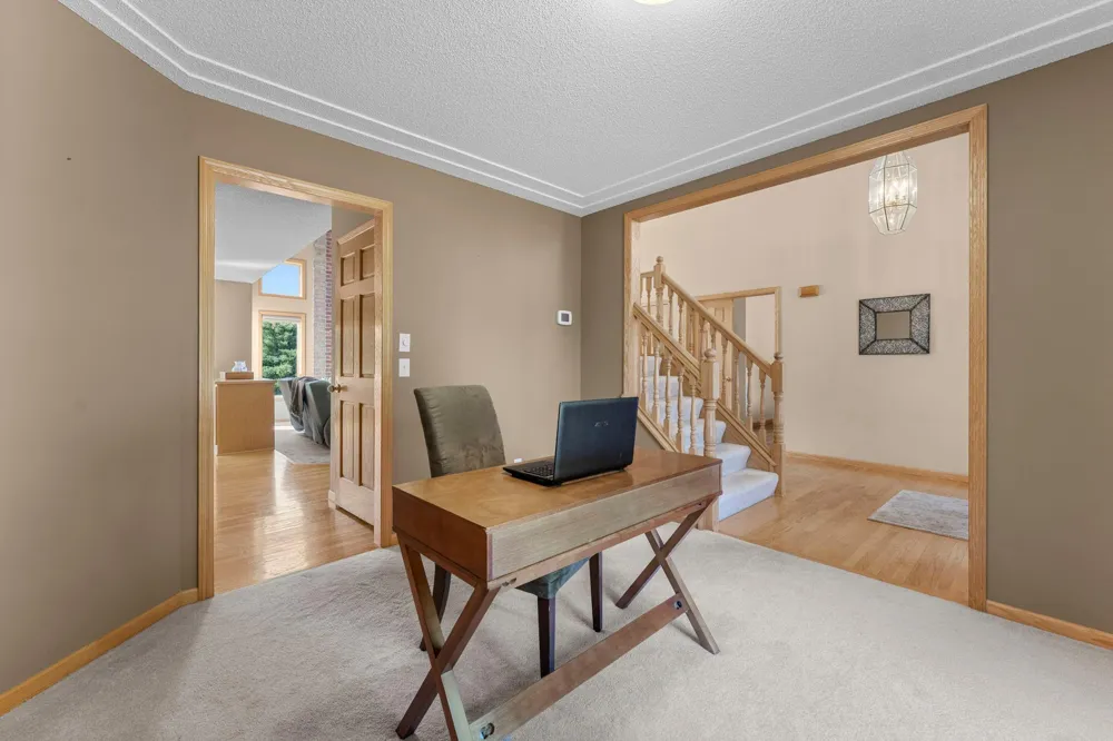 3685 Commonwealth Road Woodbury, MN 55125