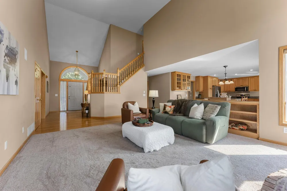 3685 Commonwealth Road Woodbury, MN 55125