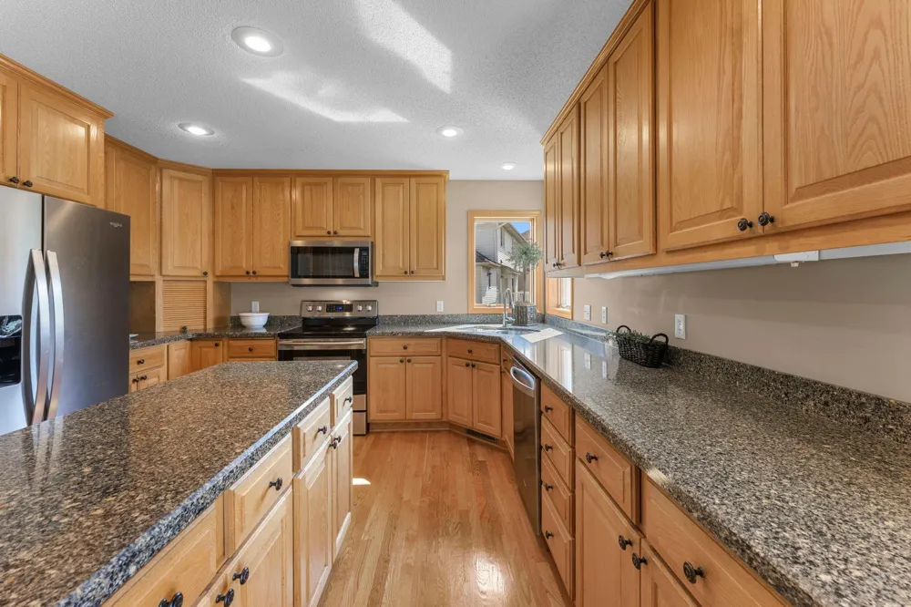 3685 Commonwealth Road Woodbury, MN 55125