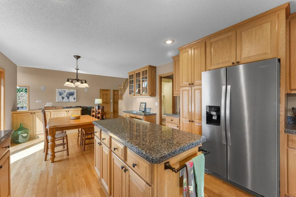 3685 Commonwealth Road Woodbury, MN 55125
