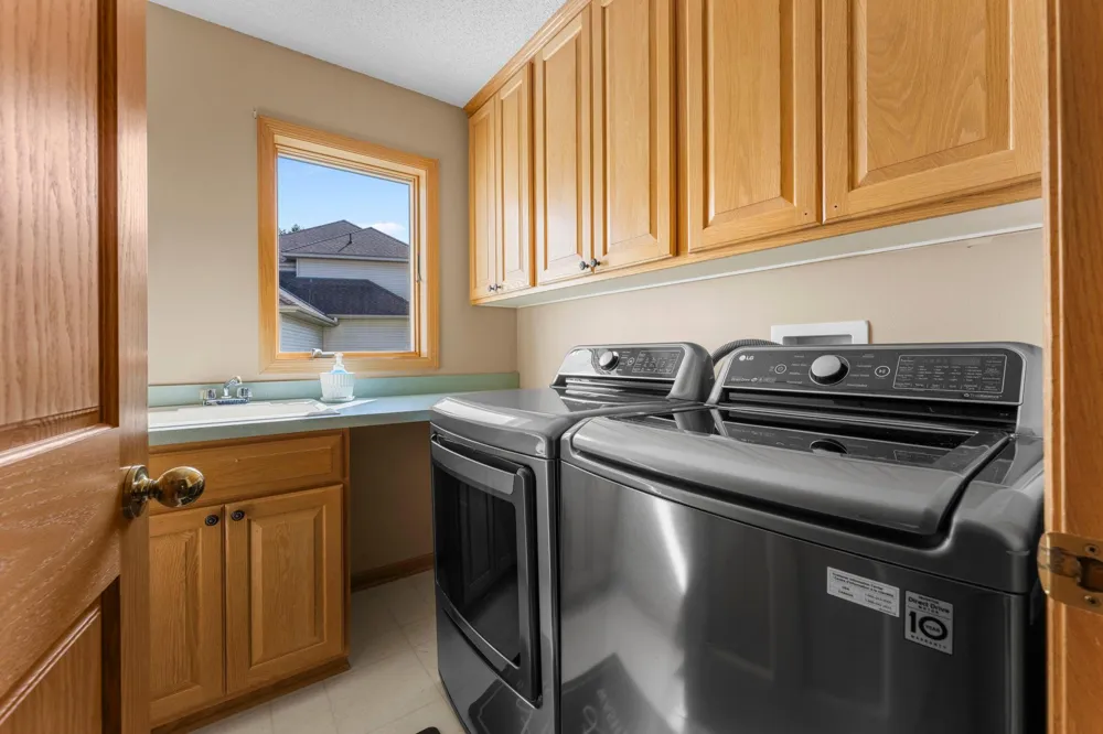 3685 Commonwealth Road Woodbury, MN 55125