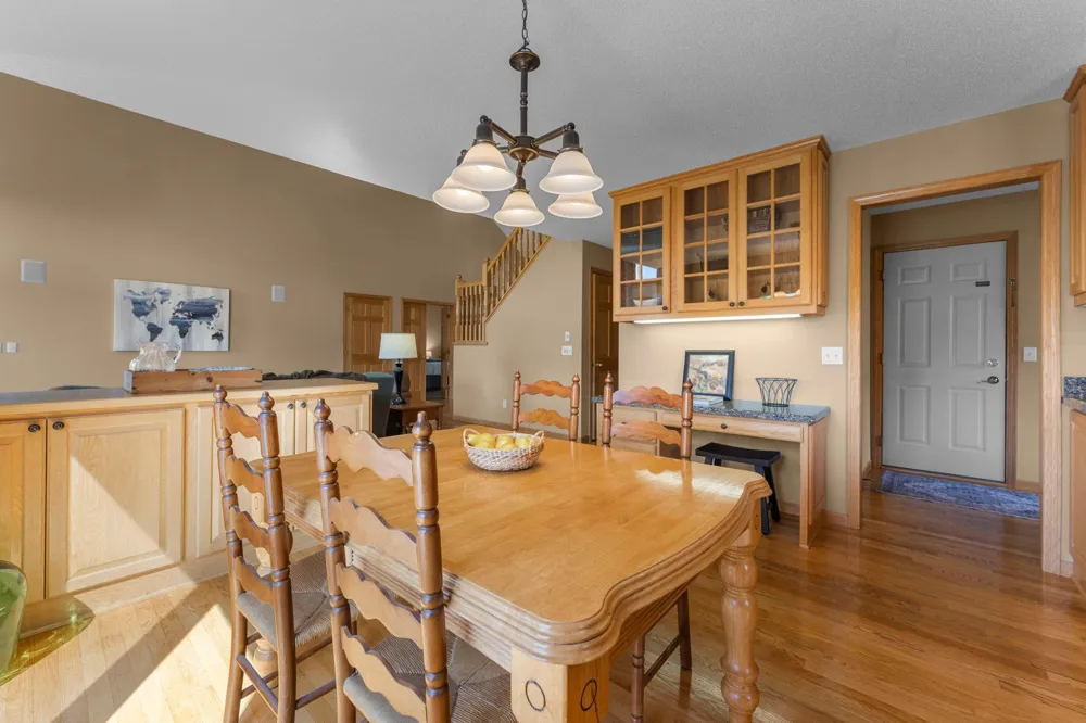3685 Commonwealth Road Woodbury, MN 55125