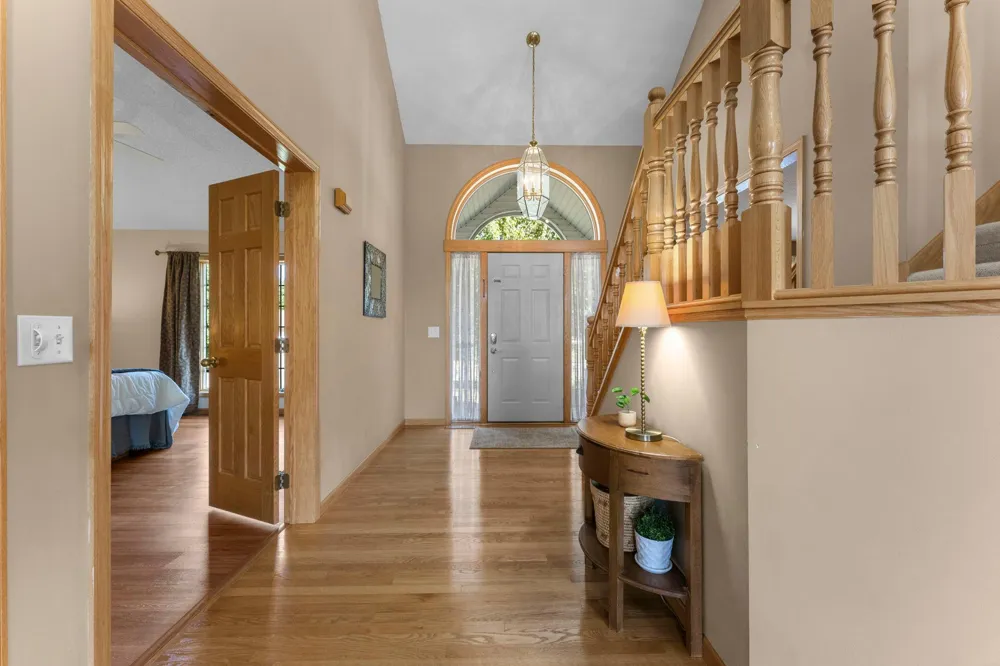 3685 Commonwealth Road Woodbury, MN 55125