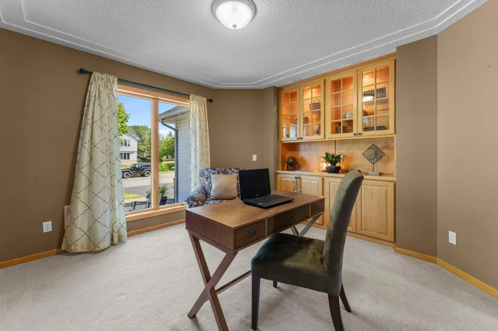 3685 Commonwealth Road Woodbury, MN 55125