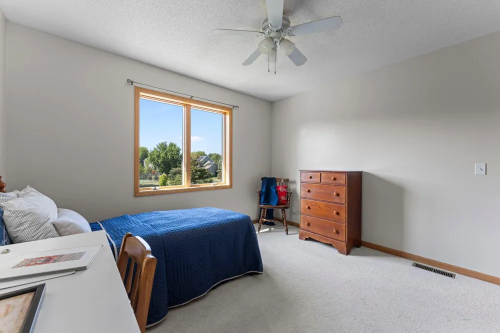 3685 Commonwealth Road Woodbury, MN 55125
