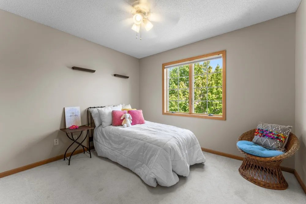 3685 Commonwealth Road Woodbury, MN 55125