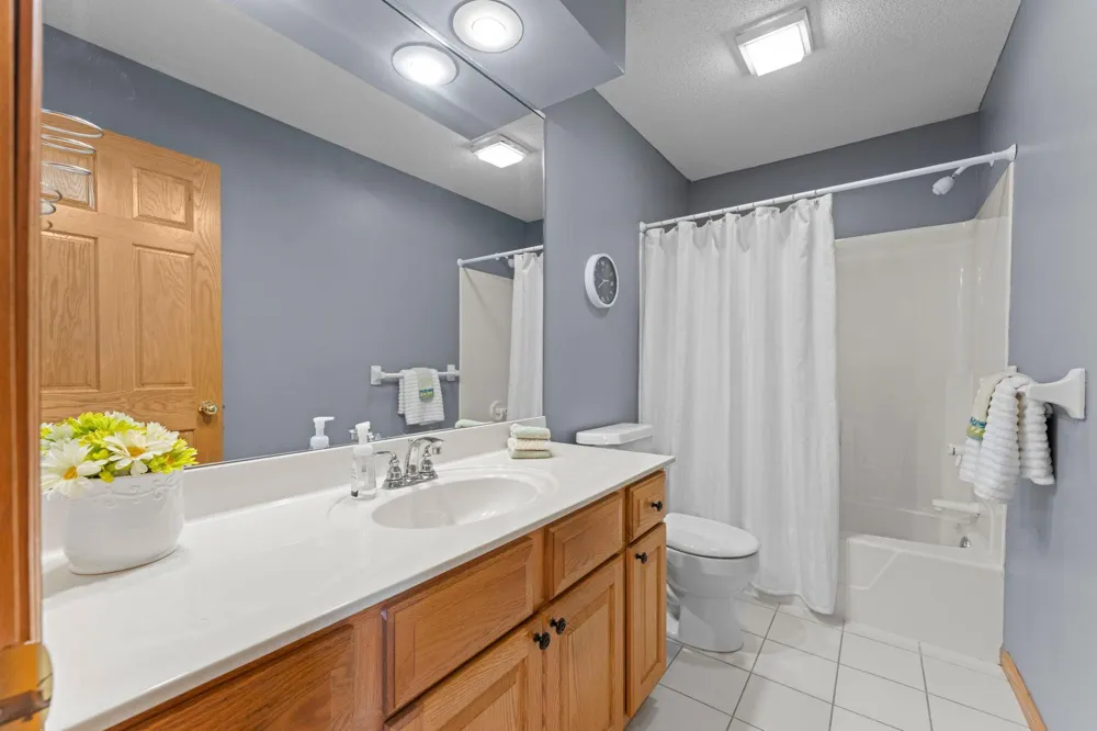 3685 Commonwealth Road Woodbury, MN 55125