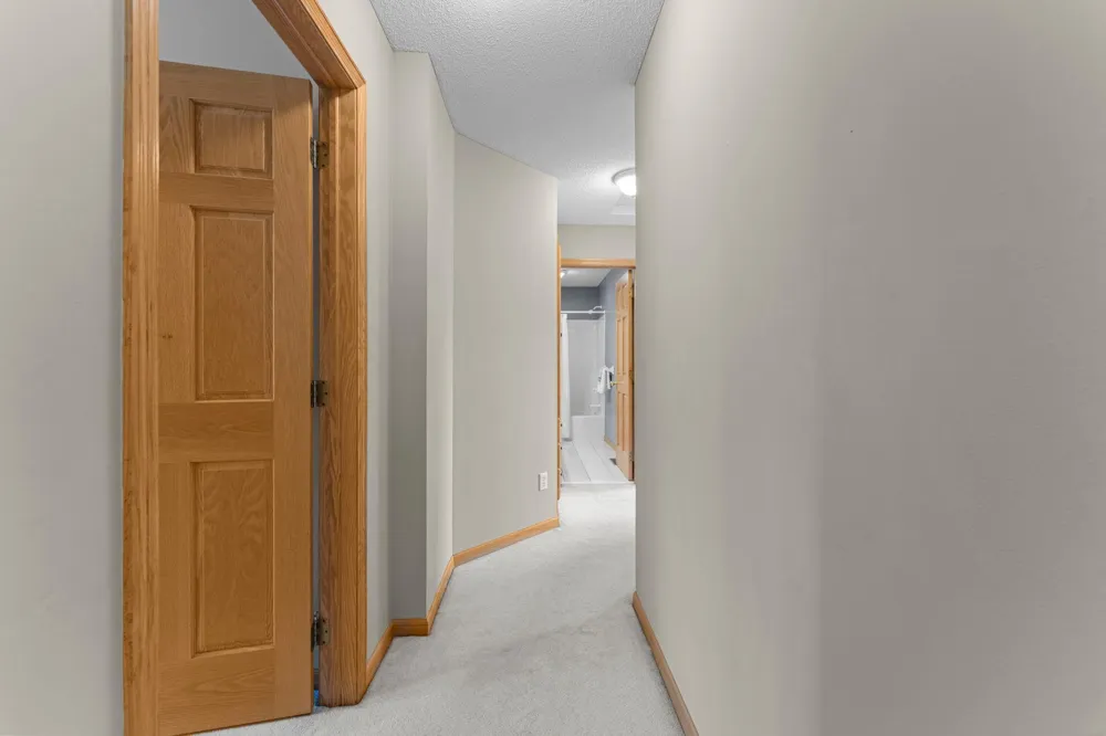 3685 Commonwealth Road Woodbury, MN 55125