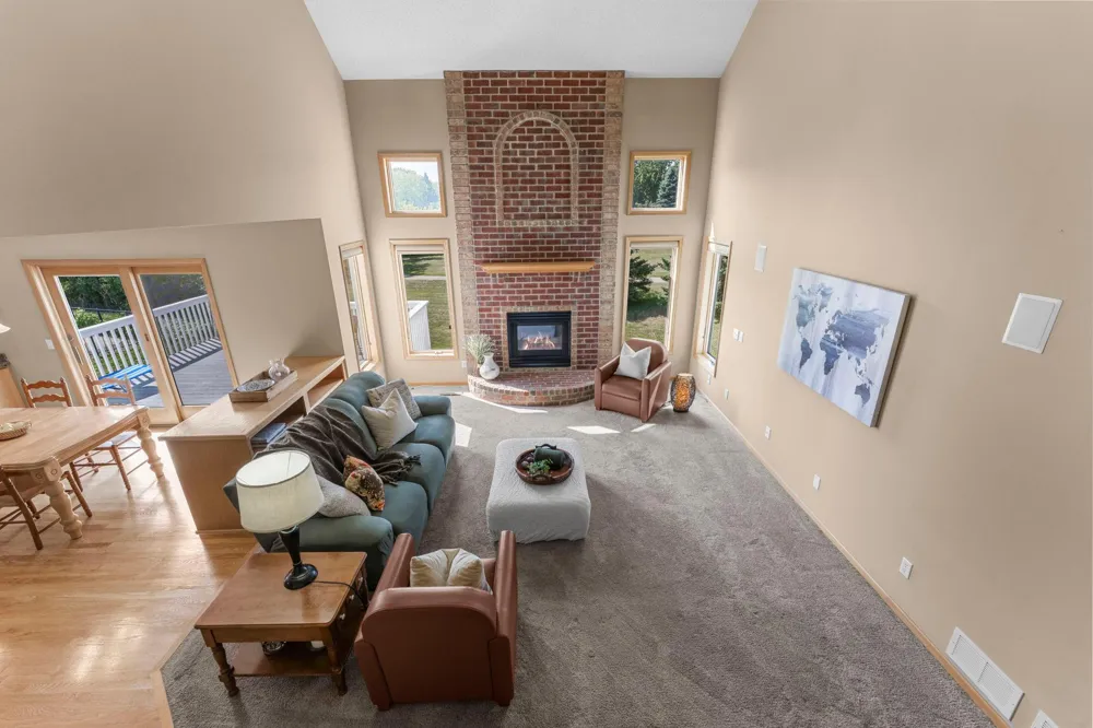 3685 Commonwealth Road Woodbury, MN 55125