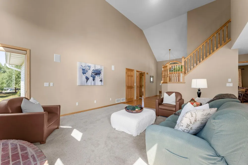 3685 Commonwealth Road Woodbury, MN 55125