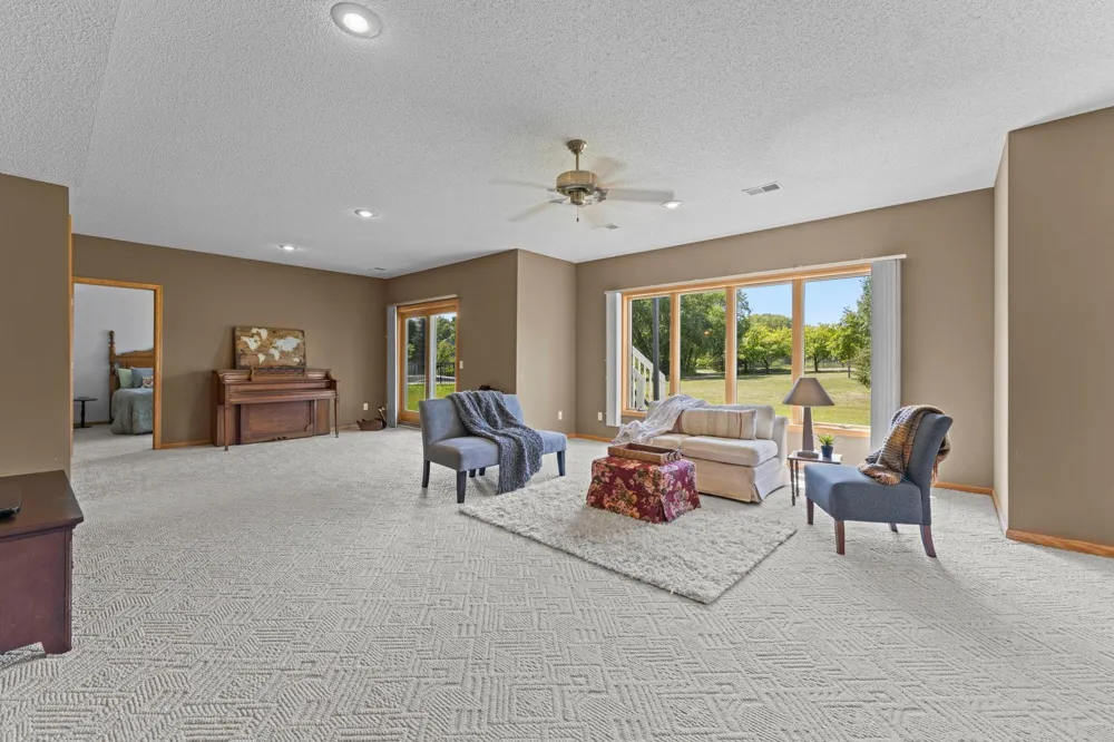 3685 Commonwealth Road Woodbury, MN 55125