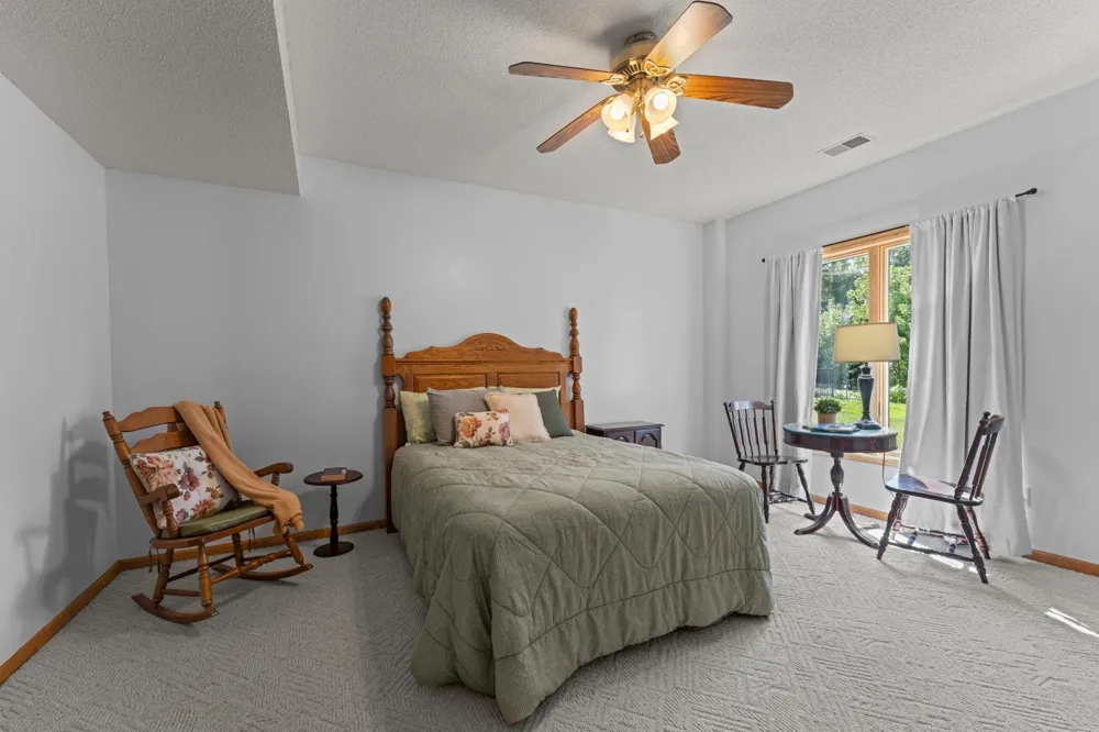 3685 Commonwealth Road Woodbury, MN 55125