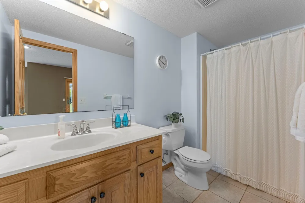 3685 Commonwealth Road Woodbury, MN 55125