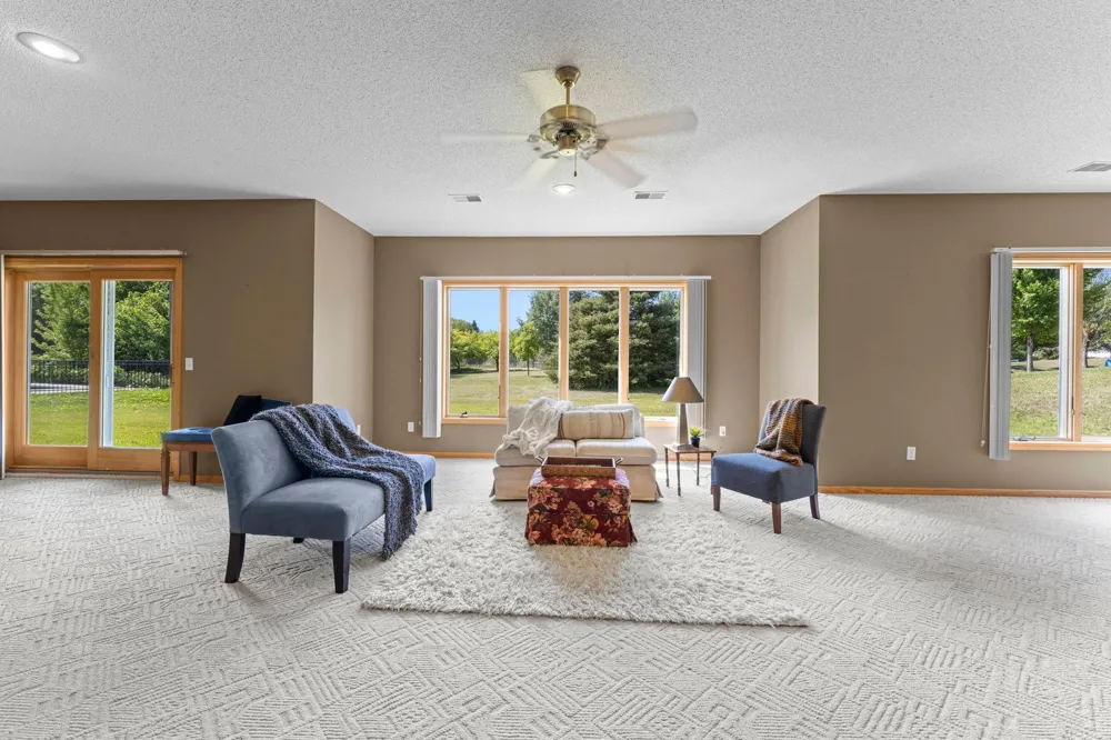 3685 Commonwealth Road Woodbury, MN 55125