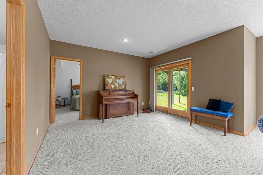 3685 Commonwealth Road Woodbury, MN 55125