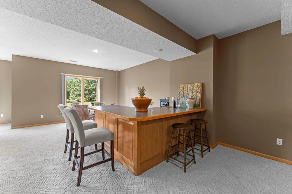 3685 Commonwealth Road Woodbury, MN 55125