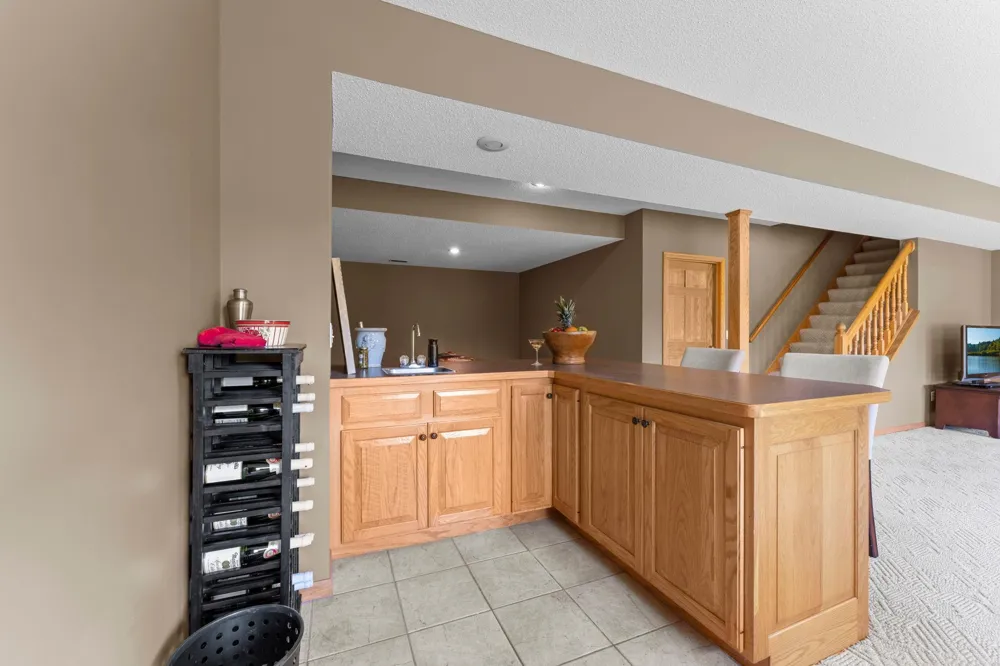 3685 Commonwealth Road Woodbury, MN 55125