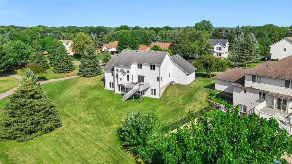 3685 Commonwealth Road Woodbury, MN 55125