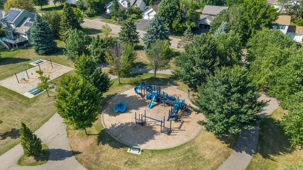 3685 Commonwealth Road Woodbury, MN 55125