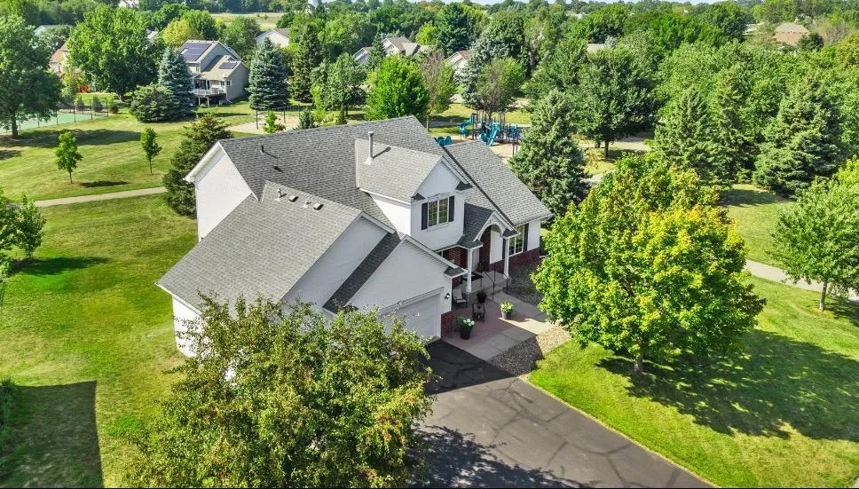 3685 Commonwealth Road Woodbury, MN 55125