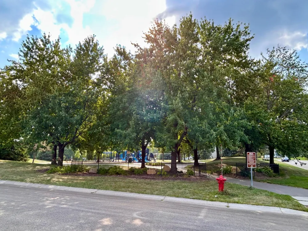 3685 Commonwealth Road Woodbury, MN 55125