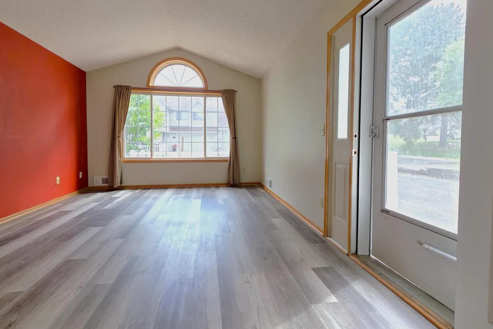 7256 Brittany Lane #34 Inver Grove Heights, MN 55076