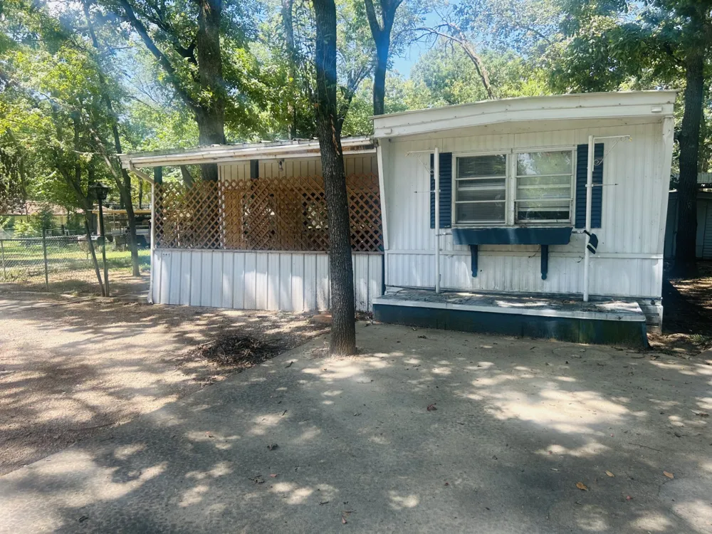 305 Live Oak Lane Mabank, TX 75156