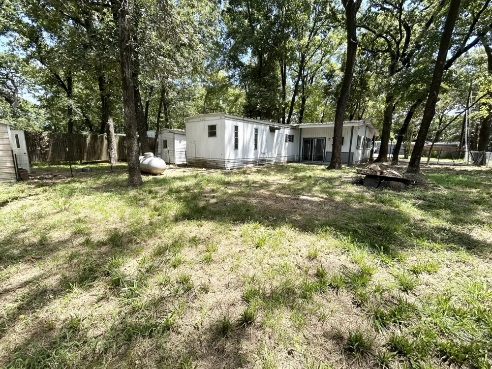 305 Live Oak Lane Mabank, TX 75156