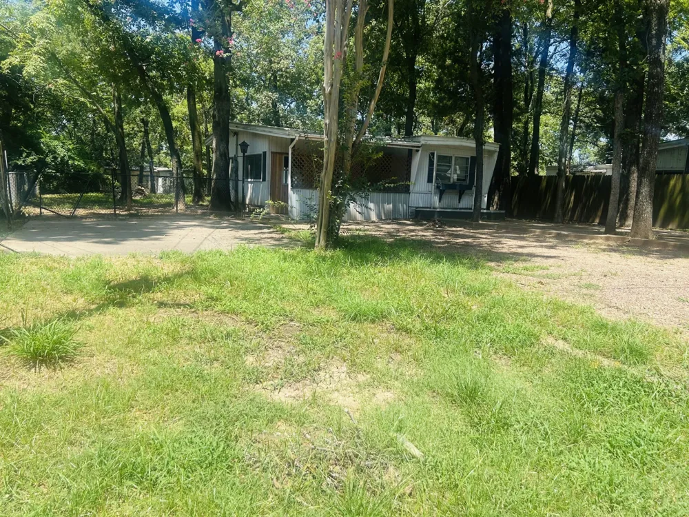 305 Live Oak Lane Mabank, TX 75156