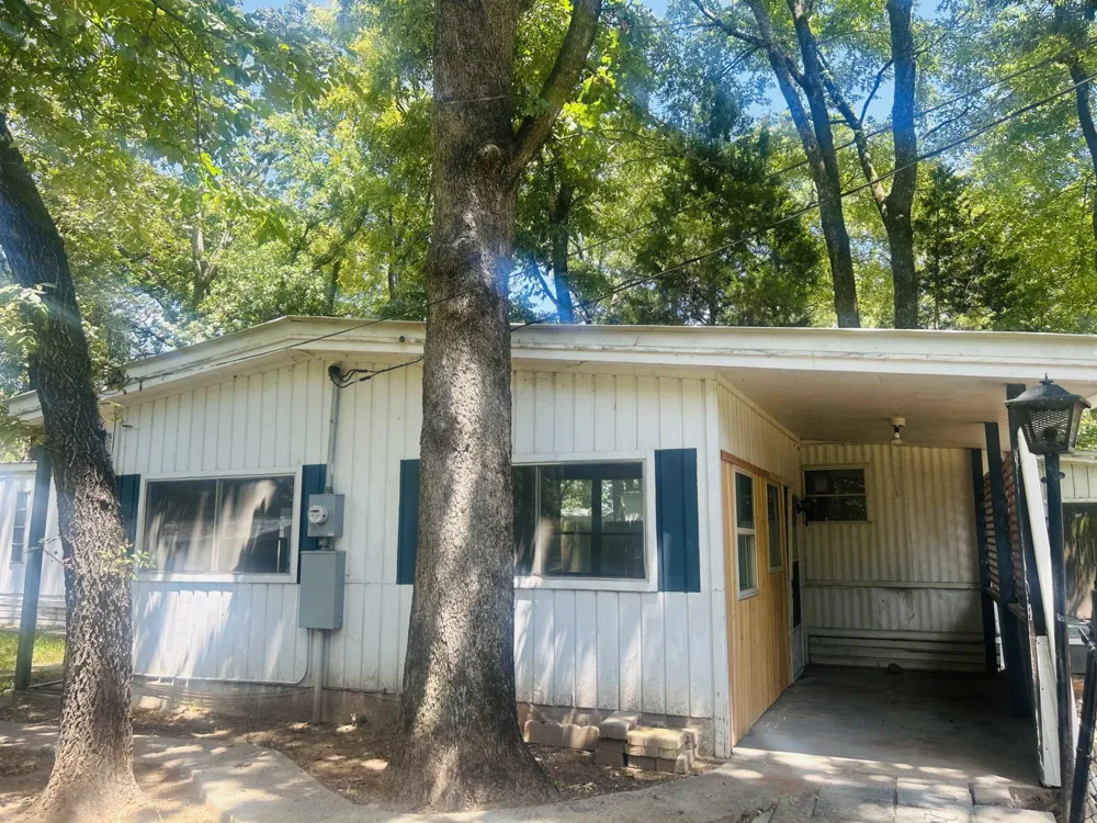 305 Live Oak Lane Mabank, TX 75156