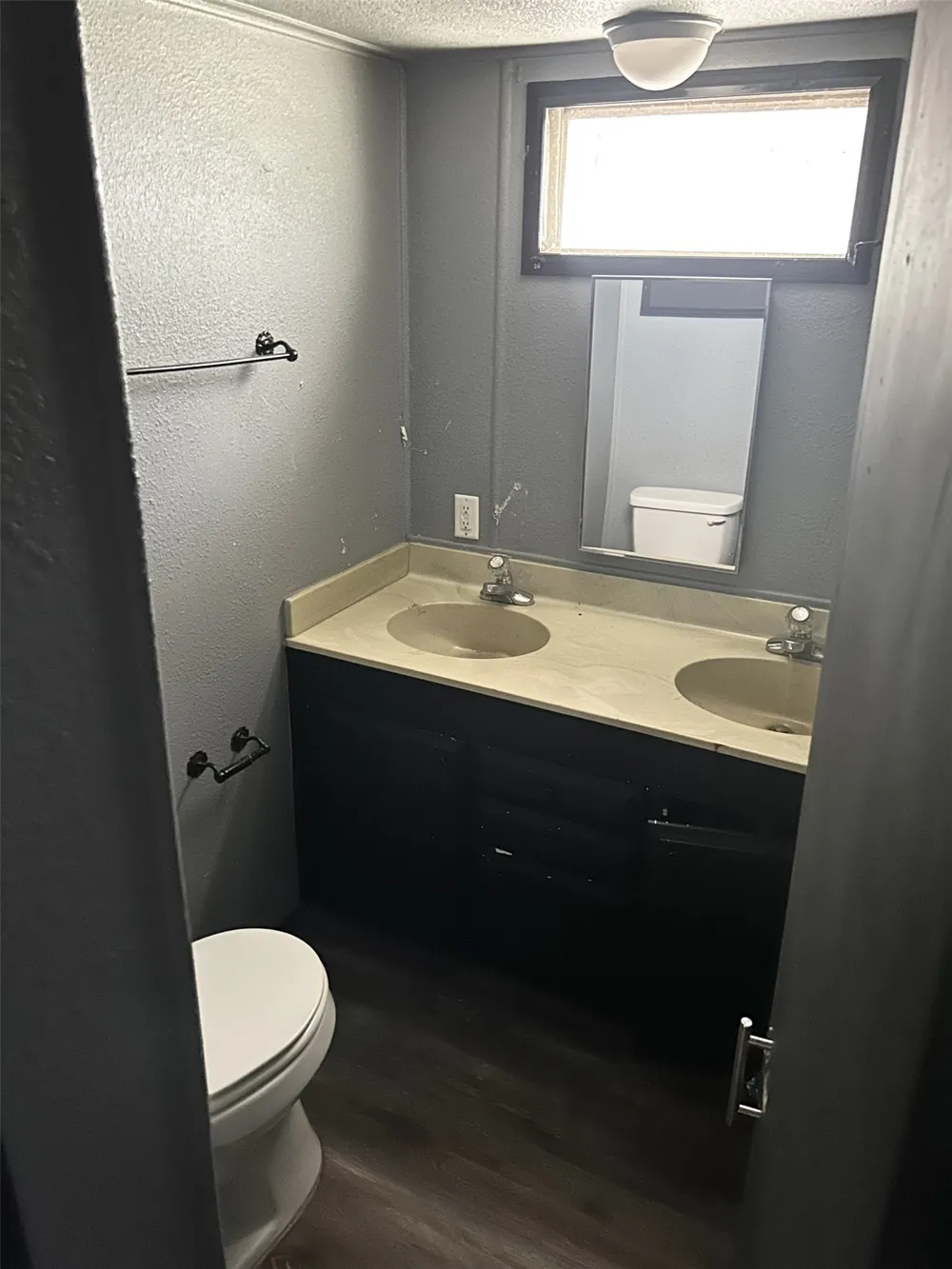 305 Live Oak Lane Mabank, TX 75156