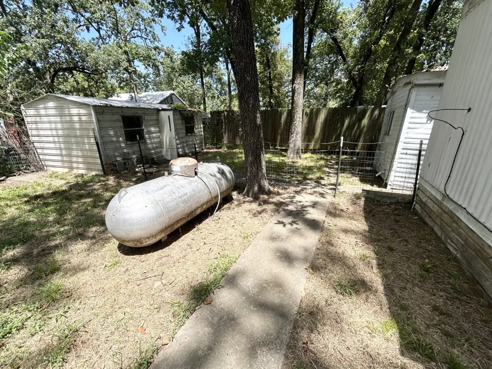 305 Live Oak Lane Mabank, TX 75156
