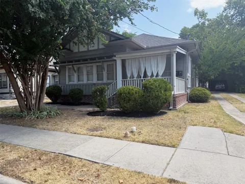 912 Oakland Street