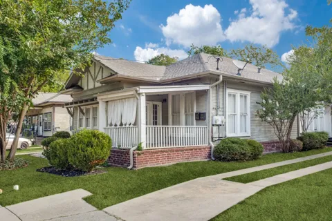 912 Oakland Street