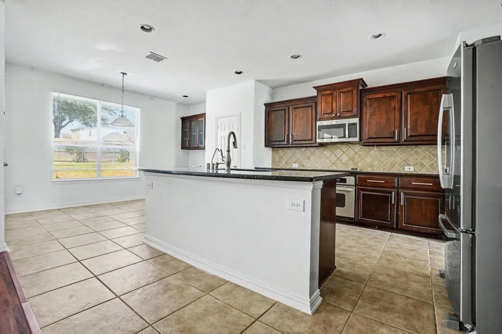 3023 Riverwood Lane Grand Prairie, TX 75052