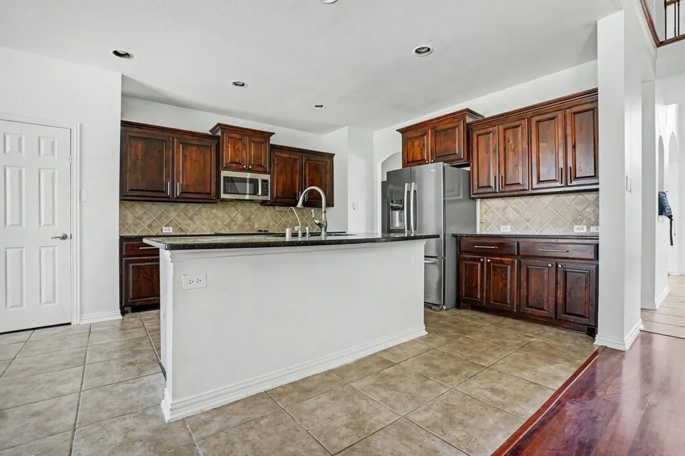 3023 Riverwood Lane Grand Prairie, TX 75052