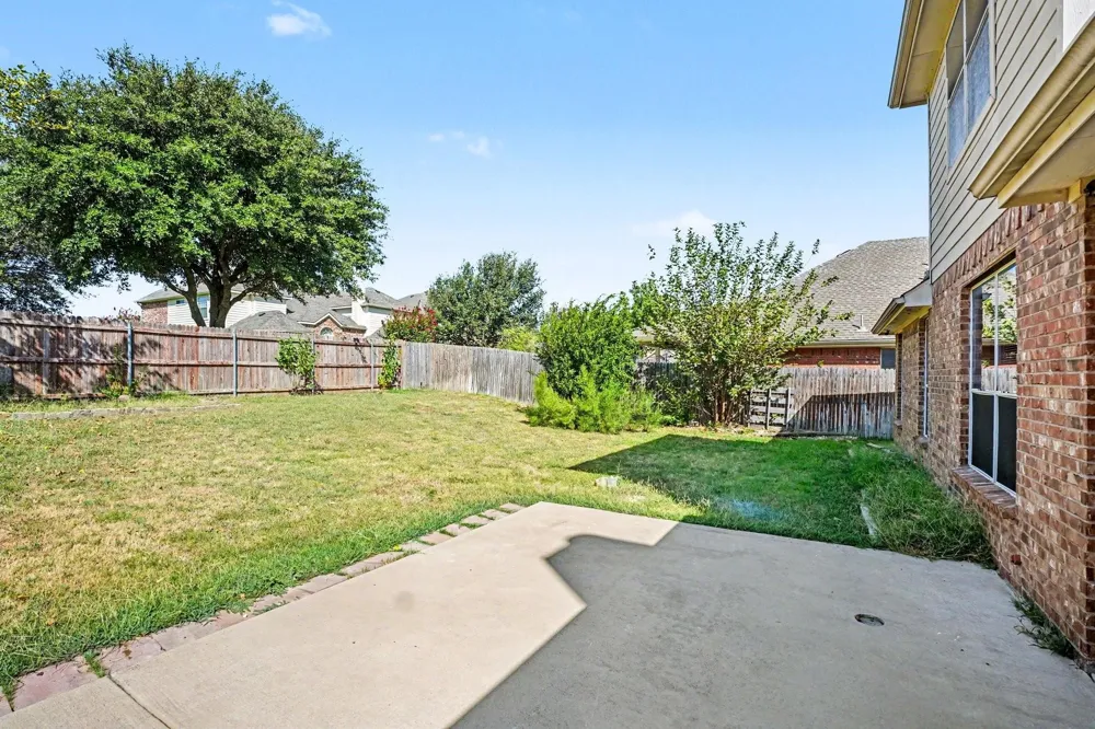 3023 Riverwood Lane Grand Prairie, TX 75052