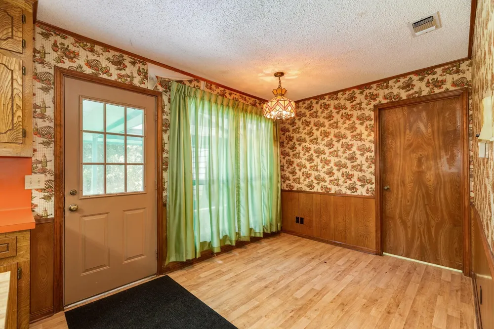 204 Sleepy Hollow Drive Lake Jackson, TX 77566