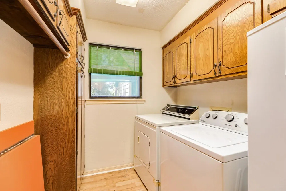 204 Sleepy Hollow Drive Lake Jackson, TX 77566