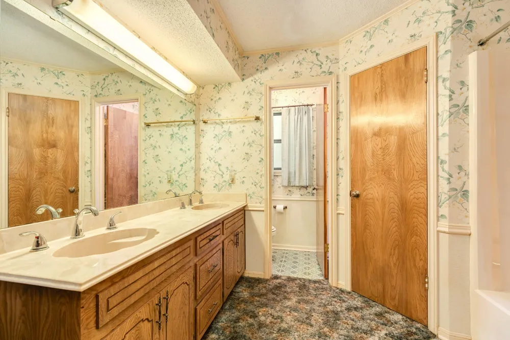 204 Sleepy Hollow Drive Lake Jackson, TX 77566