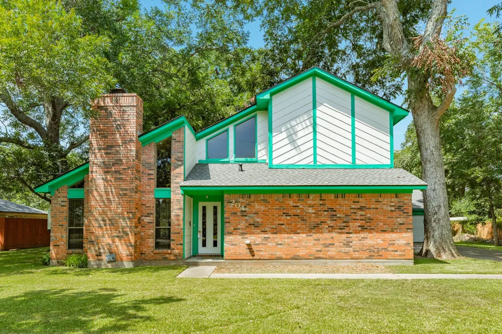204 Sleepy Hollow Drive Lake Jackson, TX 77566