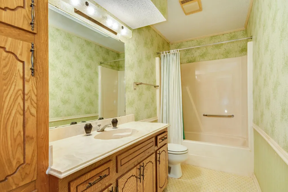204 Sleepy Hollow Drive Lake Jackson, TX 77566